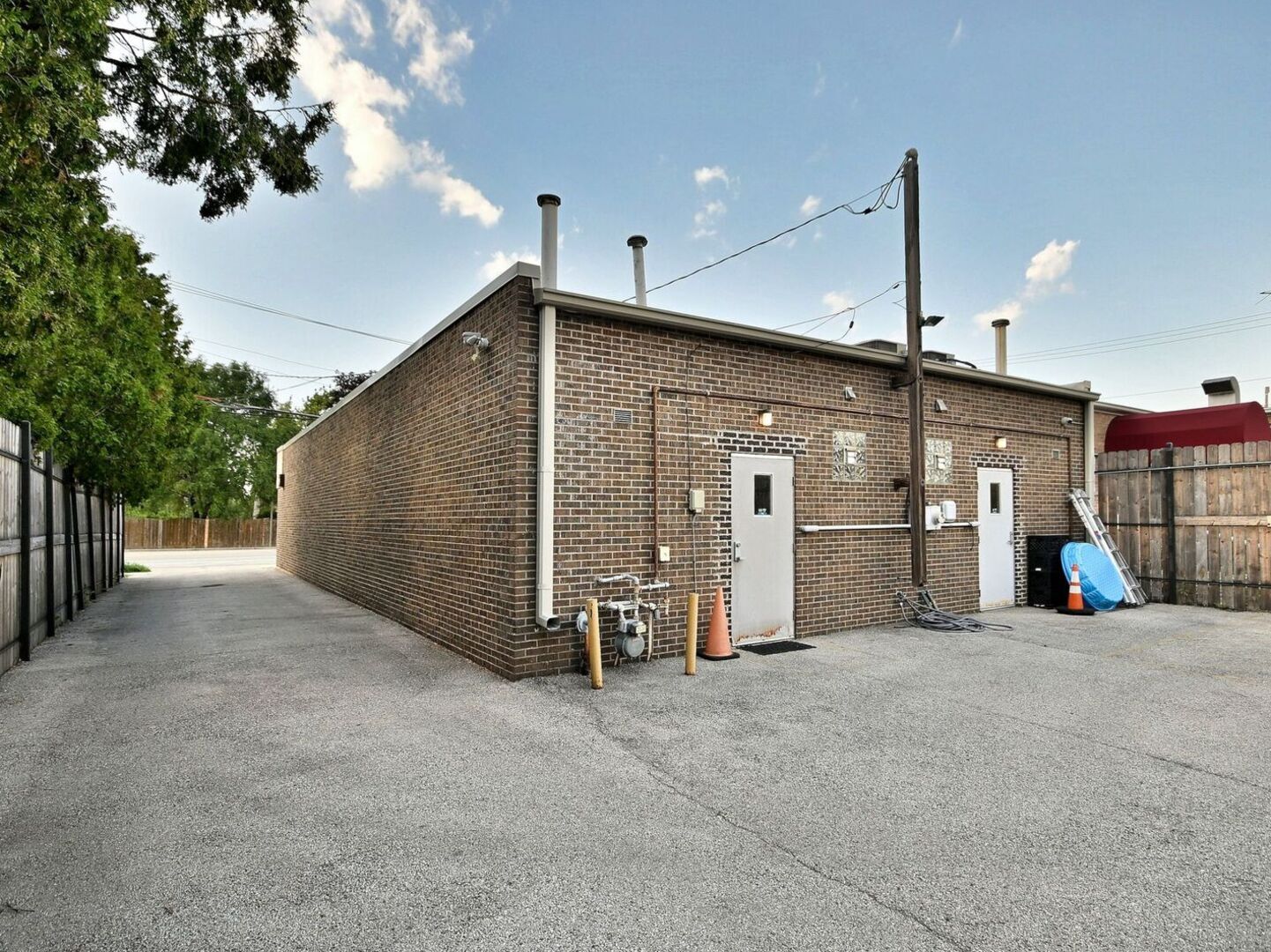 1157 E Algonquin Road Property Photo 2