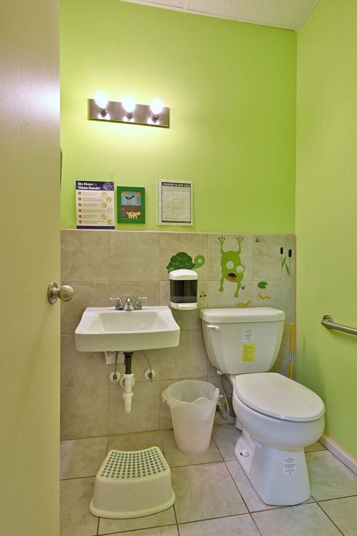 1157 E Algonquin Road Property Photo 9