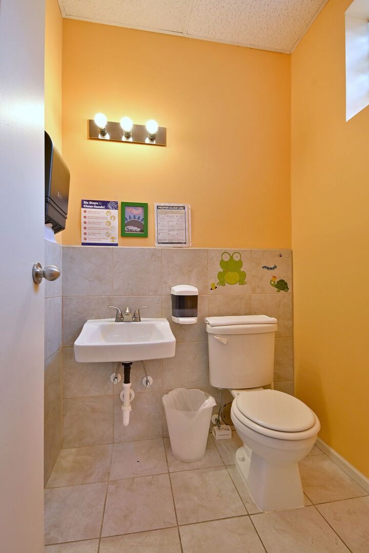 1157 E Algonquin Road Property Photo 10