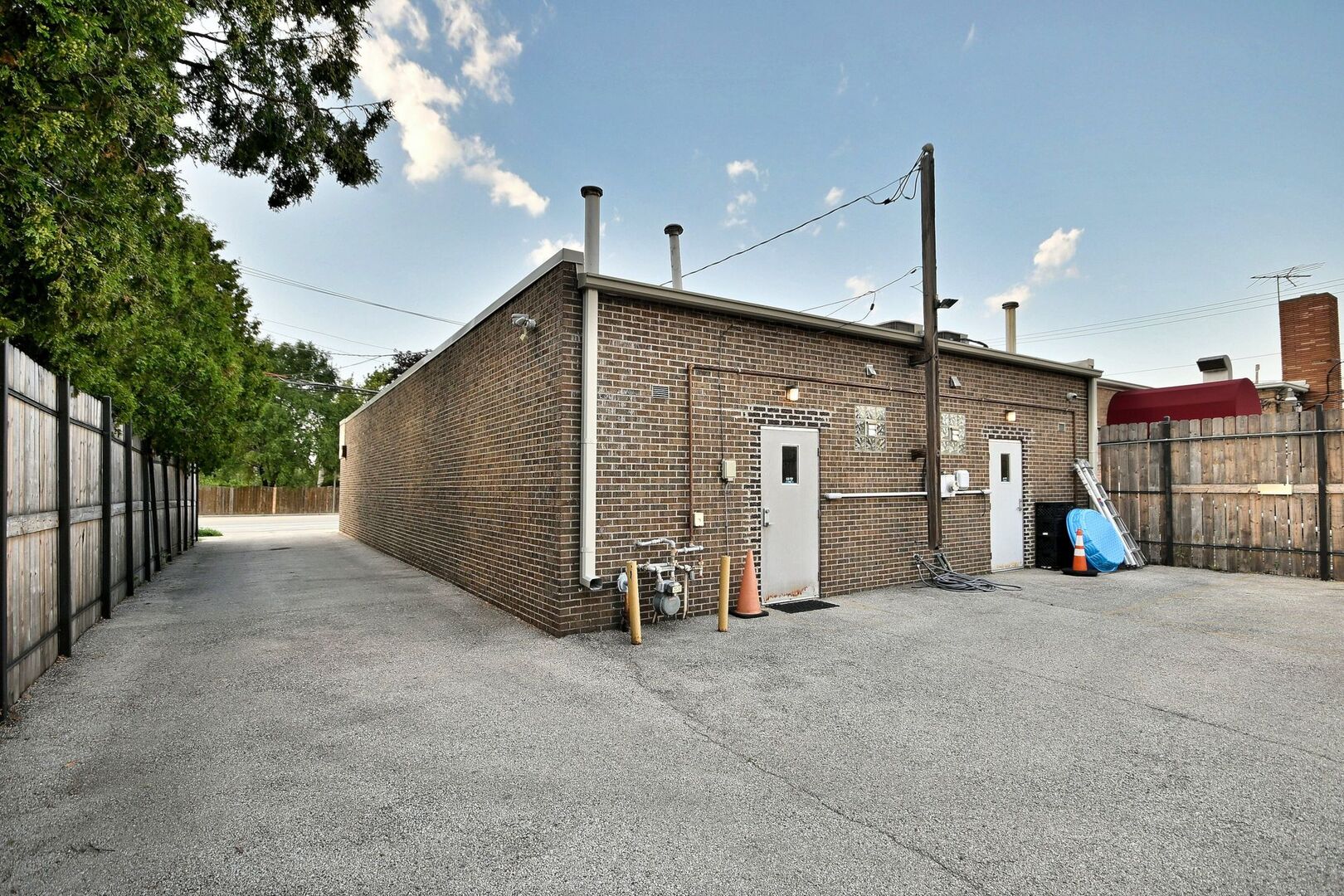 1157 E Algonquin Road Property Photo 2