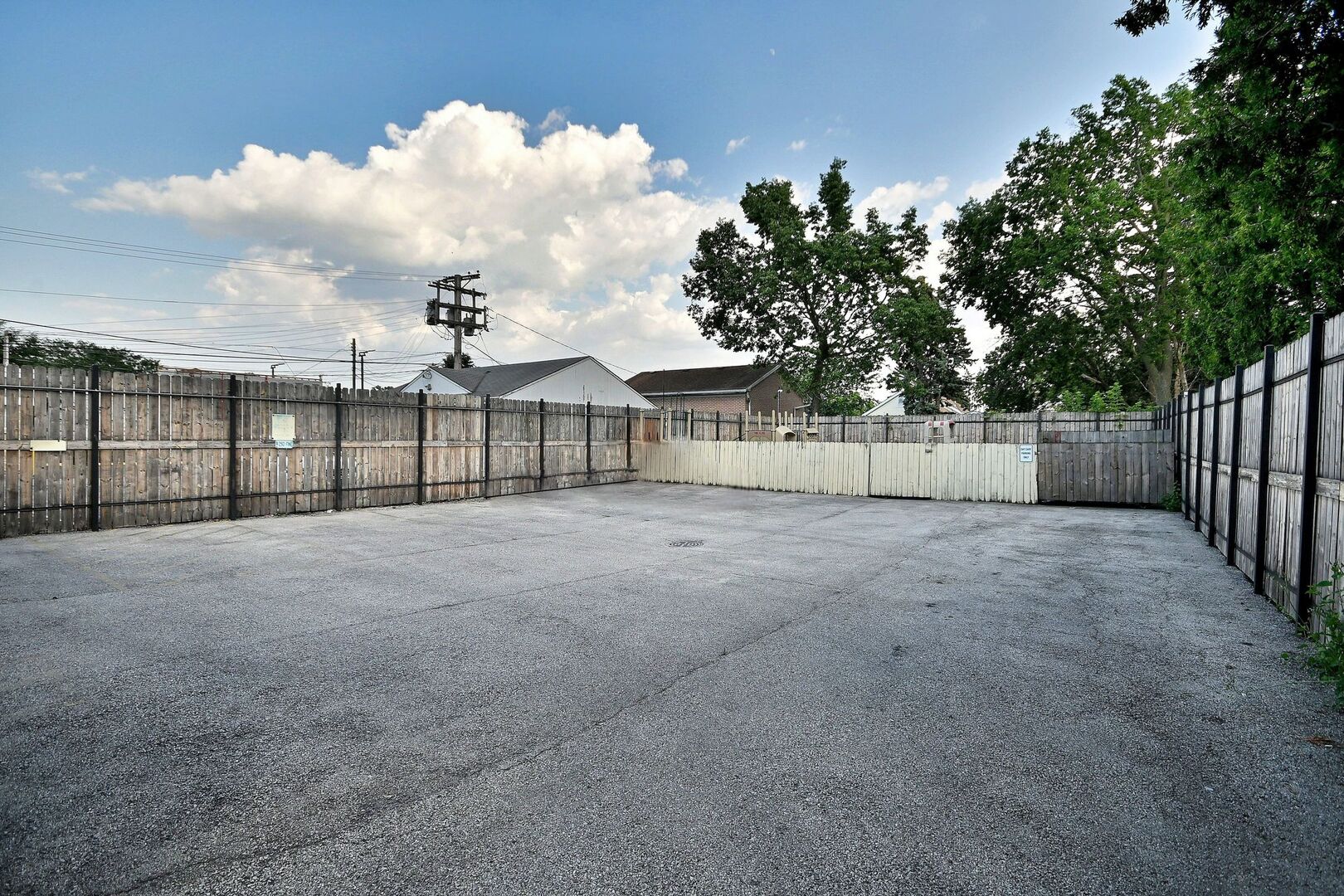 1157 E Algonquin Road Property Photo 4