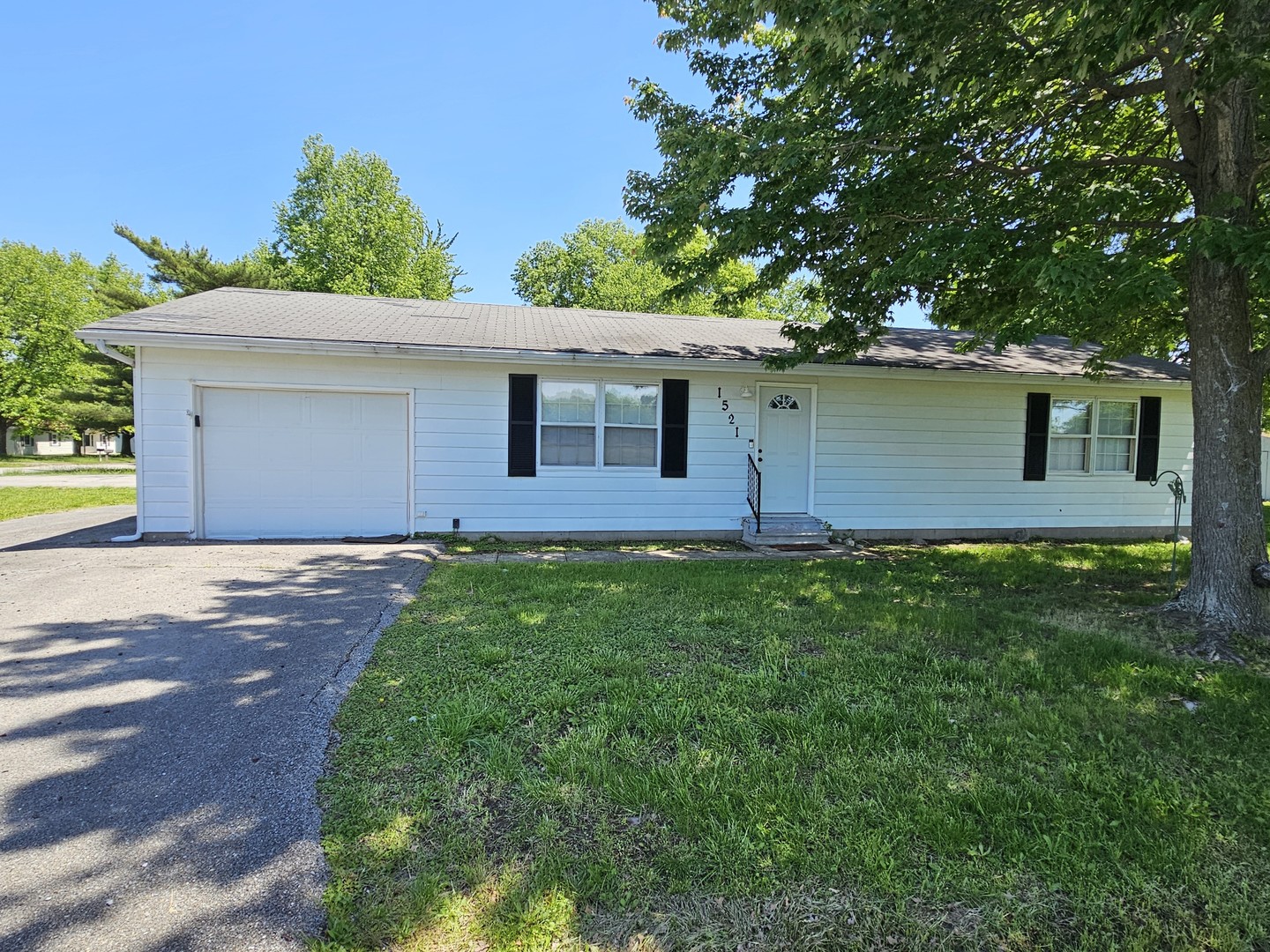 1521 Triangle Street Property Photo 2