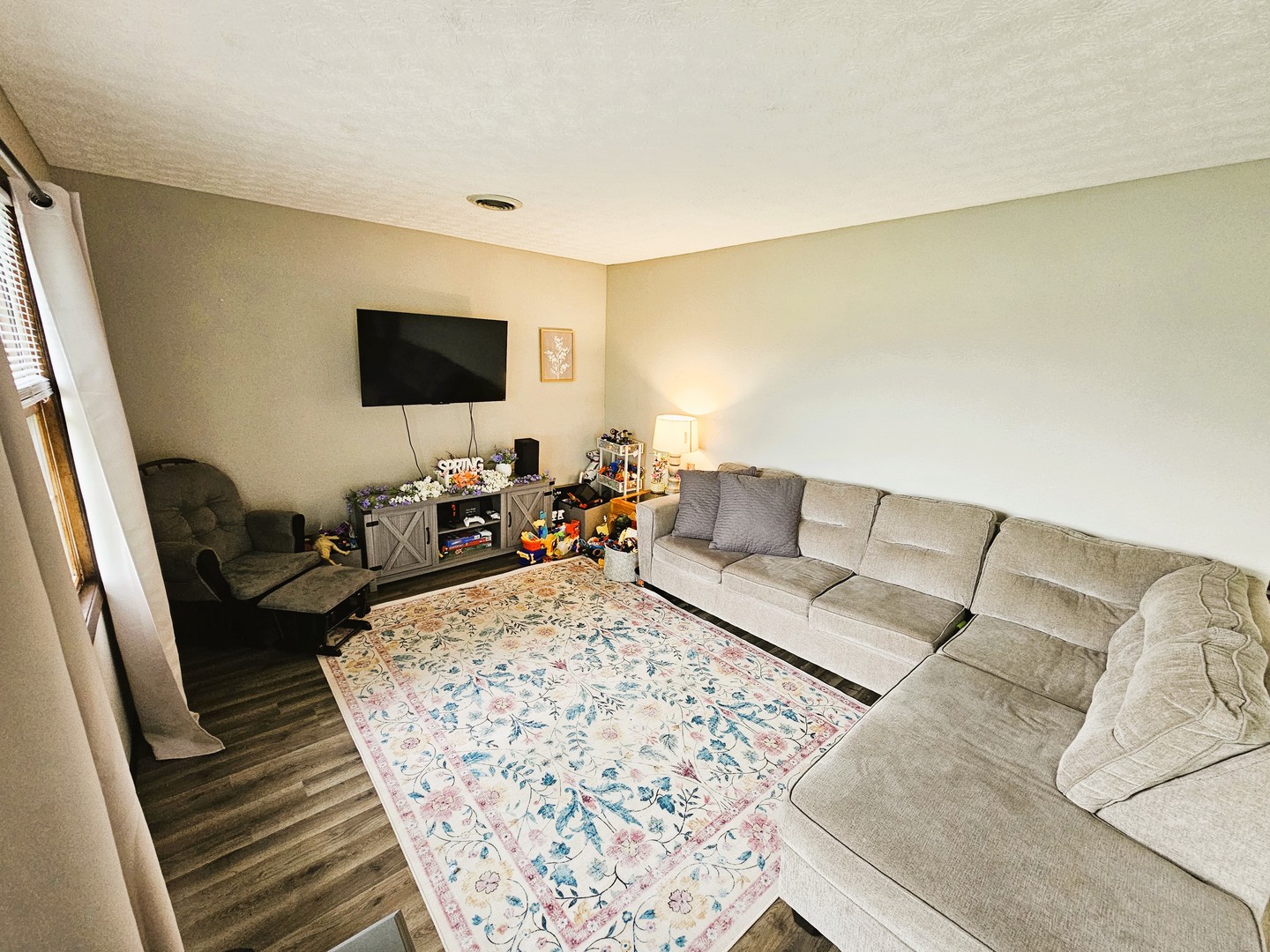 1521 Triangle Street Property Photo 7