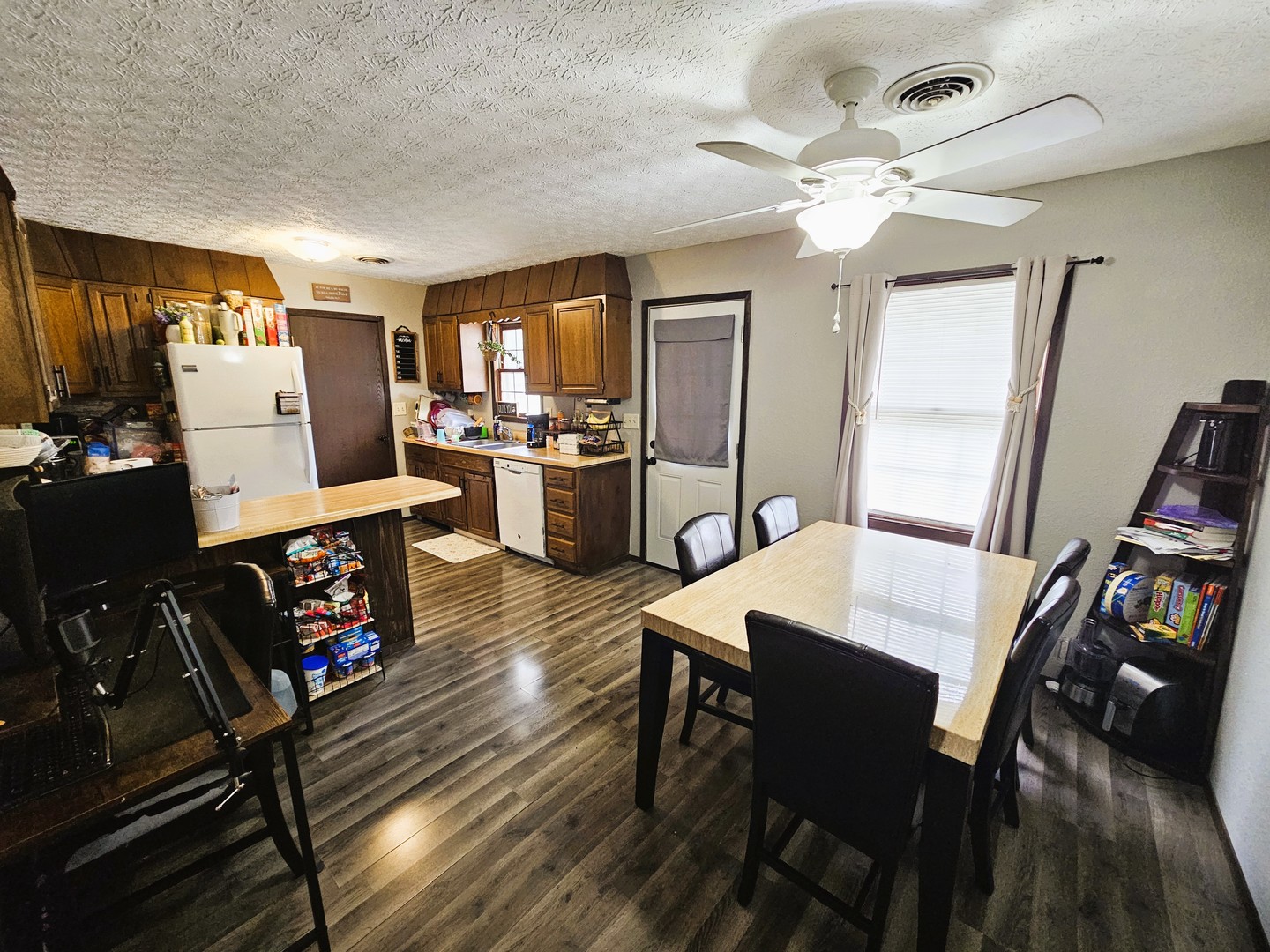 1521 Triangle Street Property Photo 10