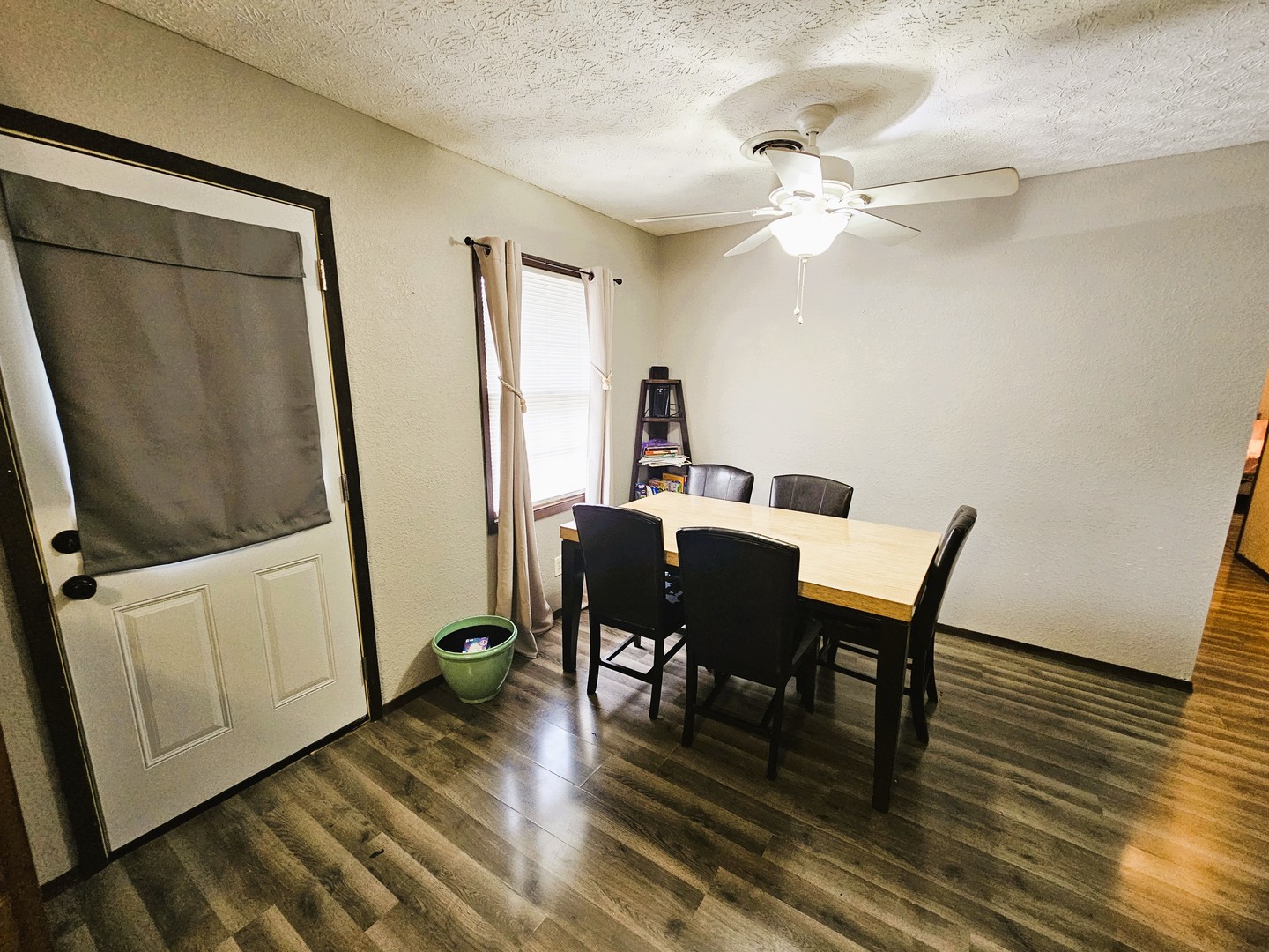 1521 Triangle Street Property Photo 13