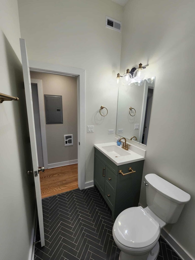 6321 S Eberhart Avenue 2 Property Photo 18