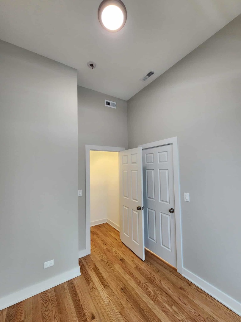6321 S Eberhart Avenue 2 Property Photo 21