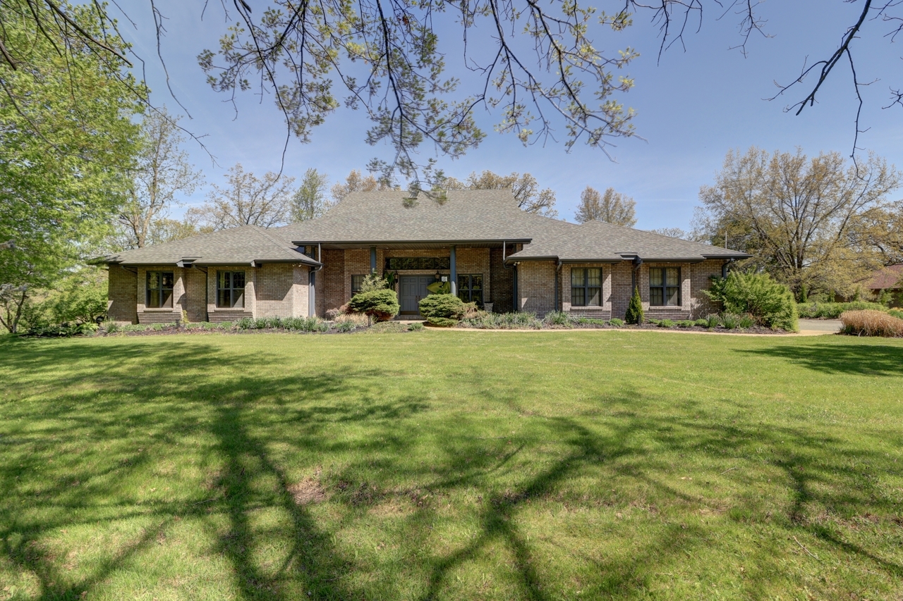 3900 VALLEY OAKS Drive