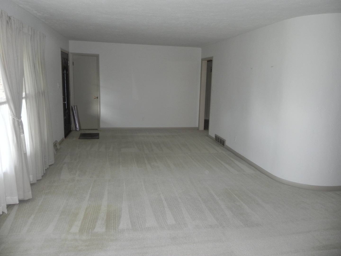9 E North Court Property Photo 5
