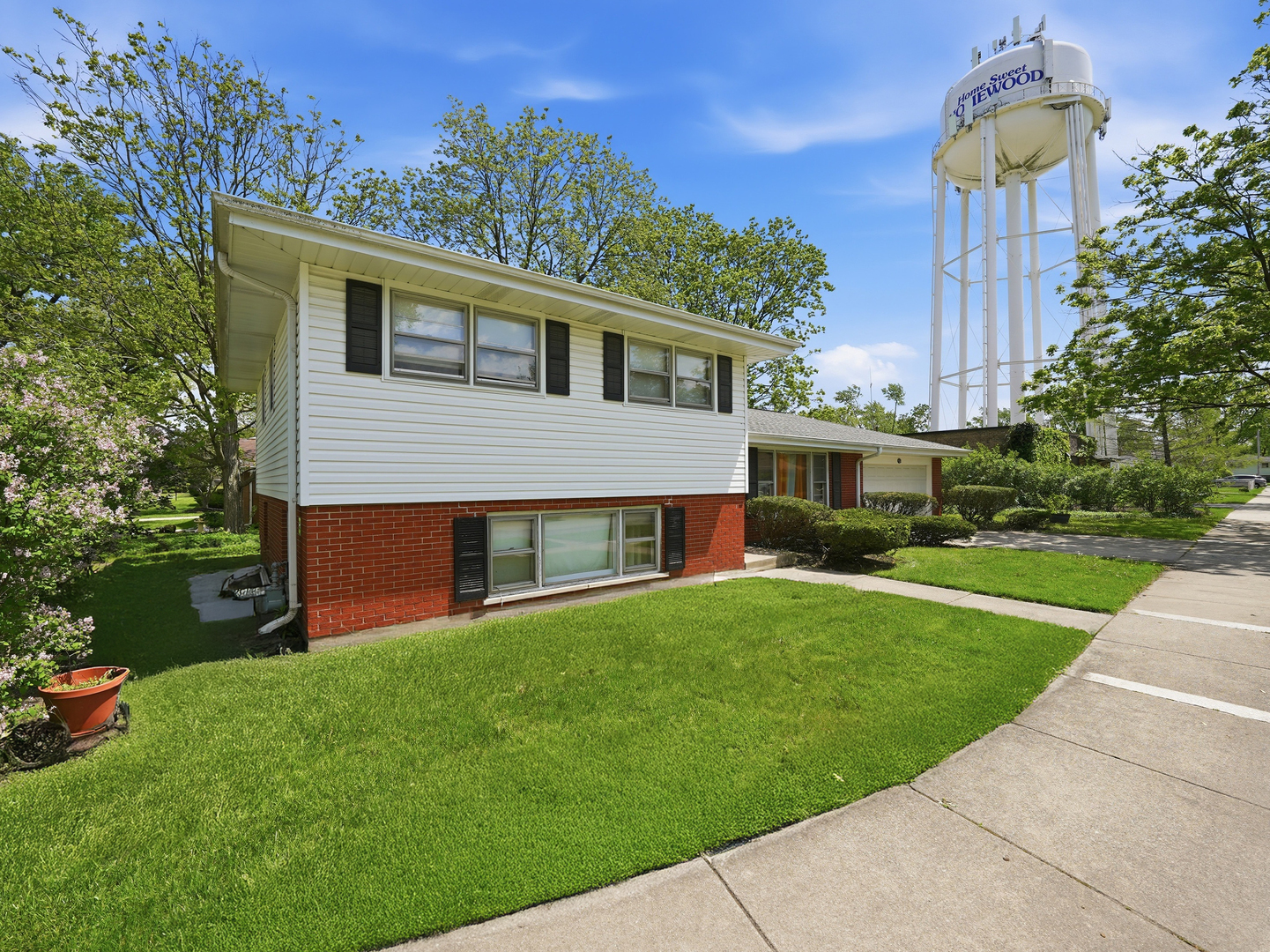18345 Pierce Avenue Property Photo 2