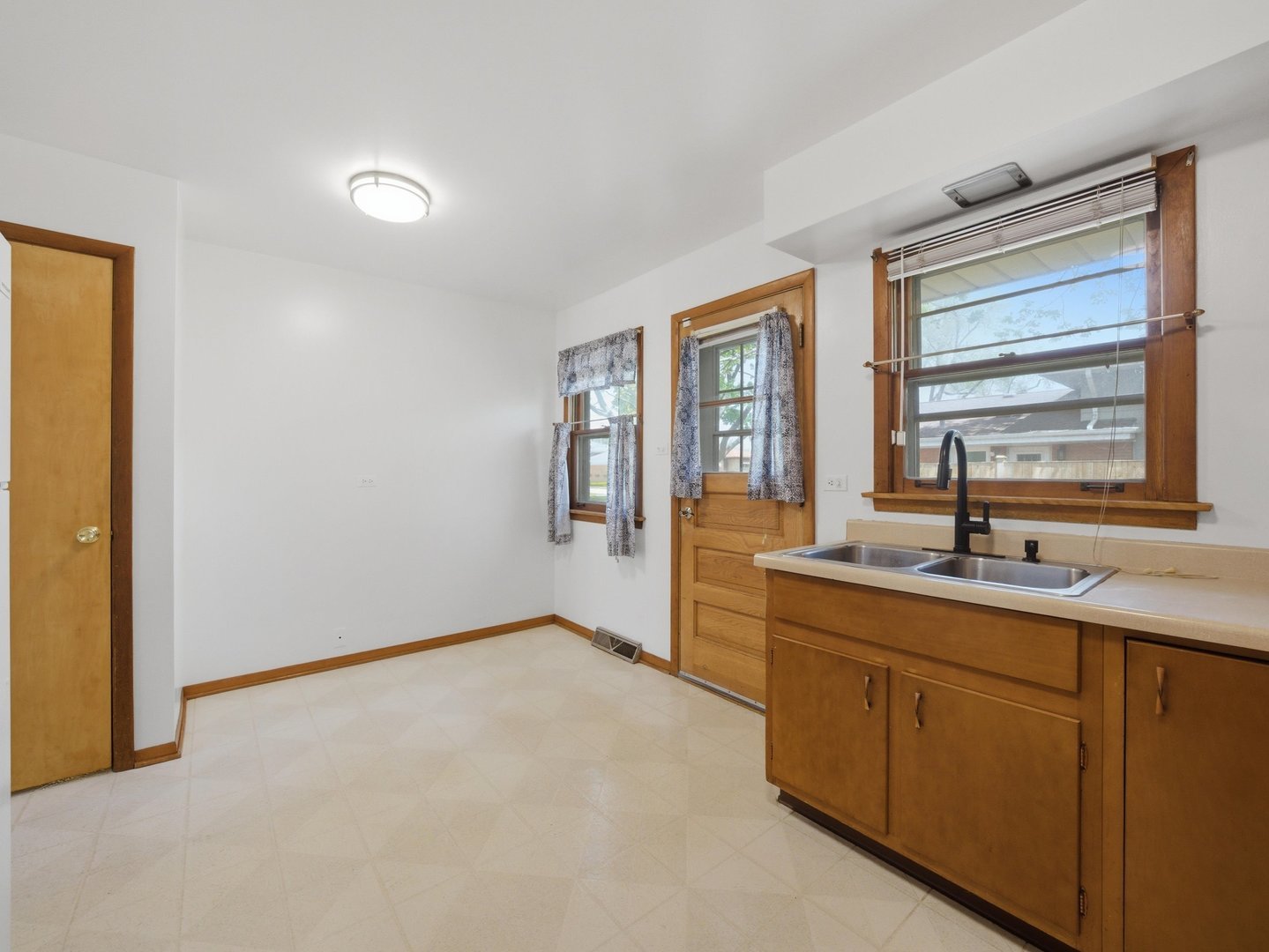 18345 Pierce Avenue Property Photo 7