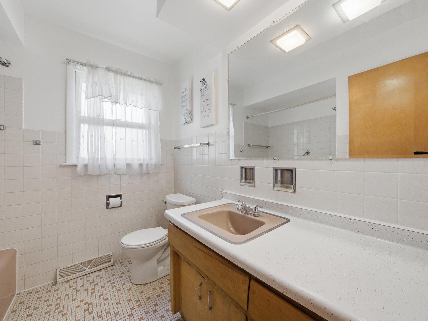 18345 Pierce Avenue Property Photo 9