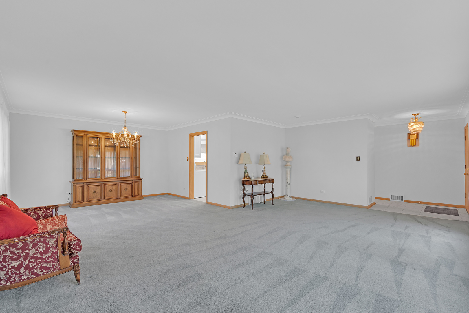 9700 S Kolmar Avenue Property Photo 4
