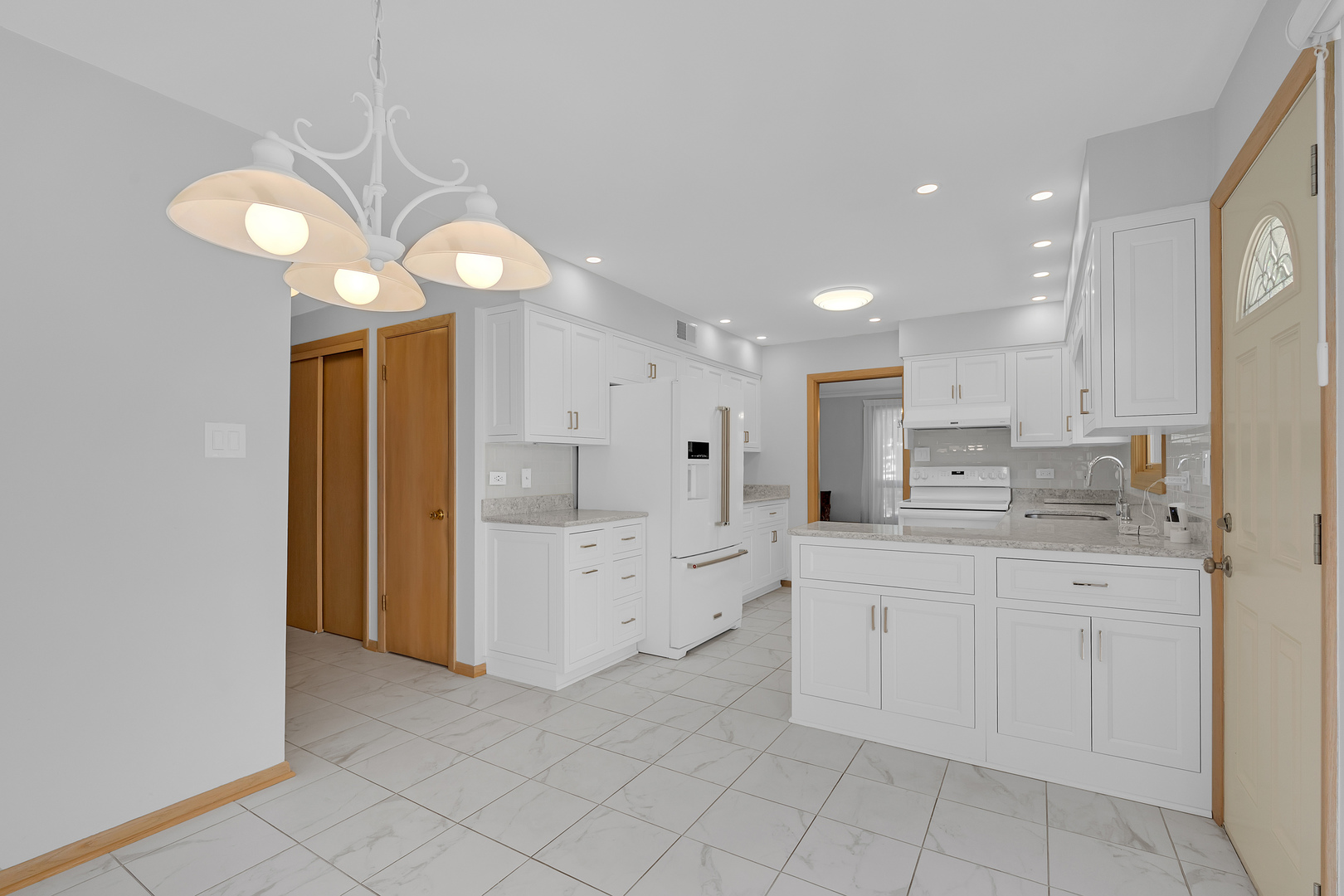 9700 S Kolmar Avenue Property Photo 11