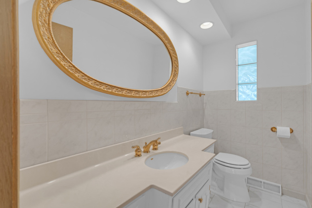 9700 S Kolmar Avenue Property Photo 12