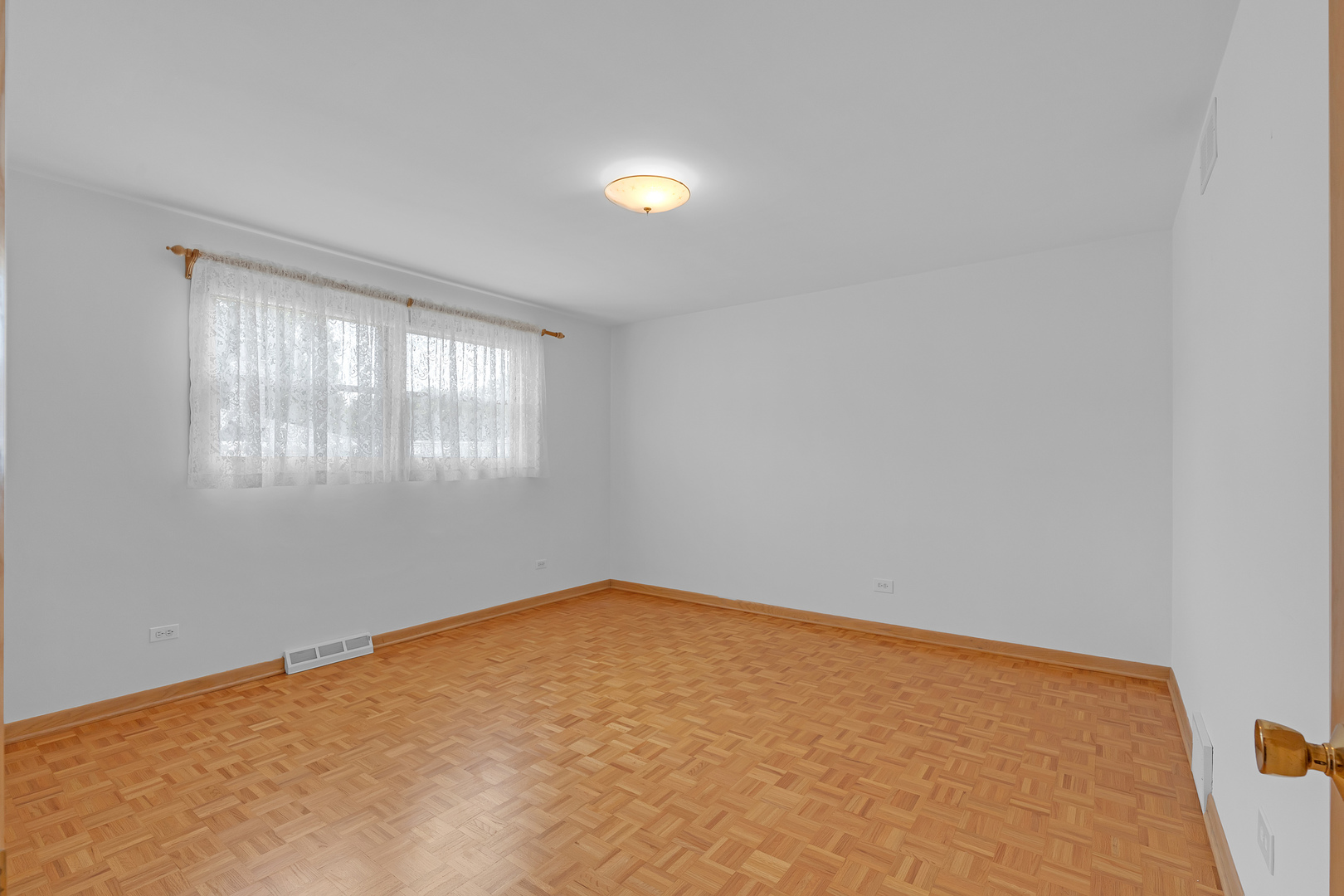 9700 S Kolmar Avenue Property Photo 16