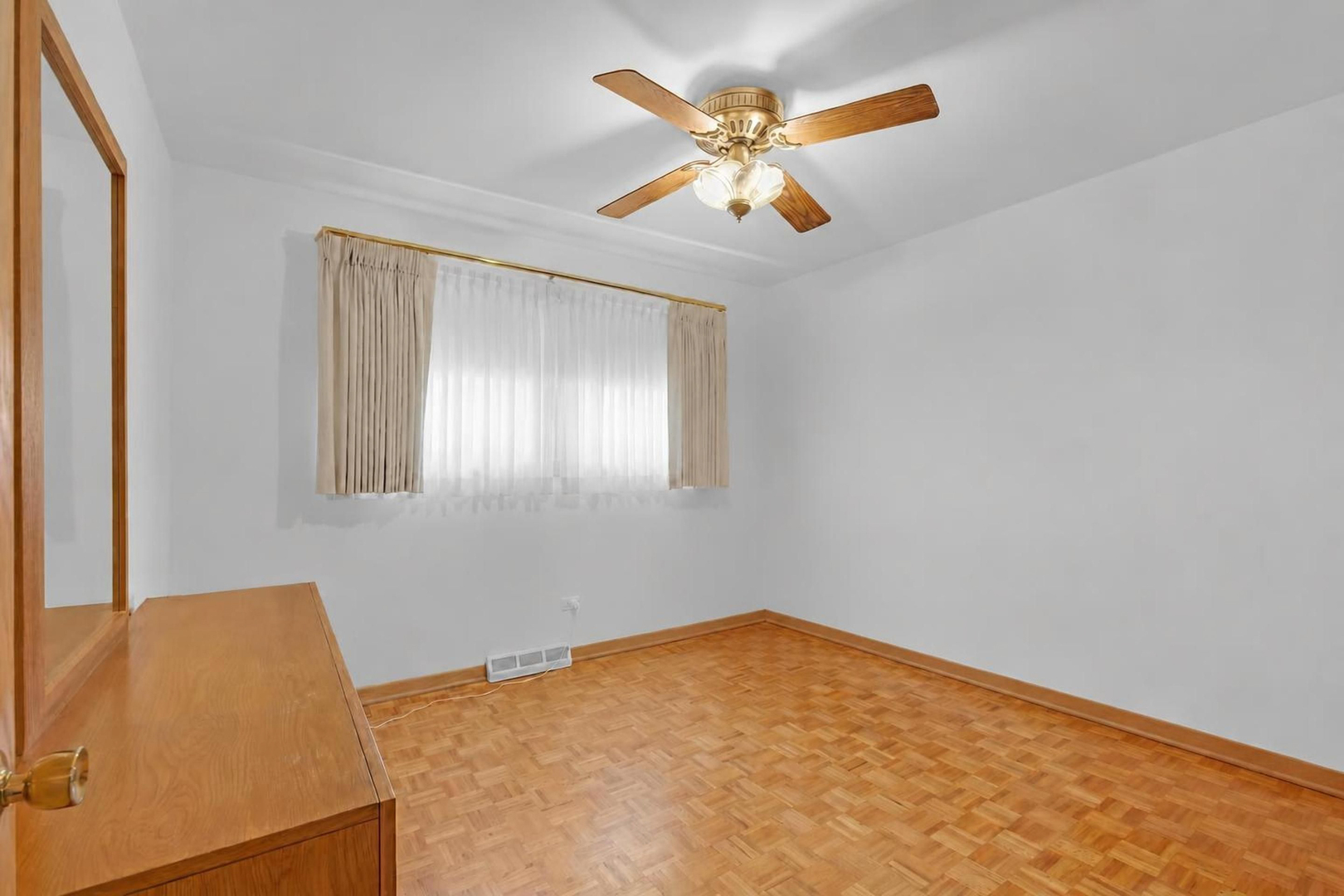 9700 S Kolmar Avenue Property Photo 18
