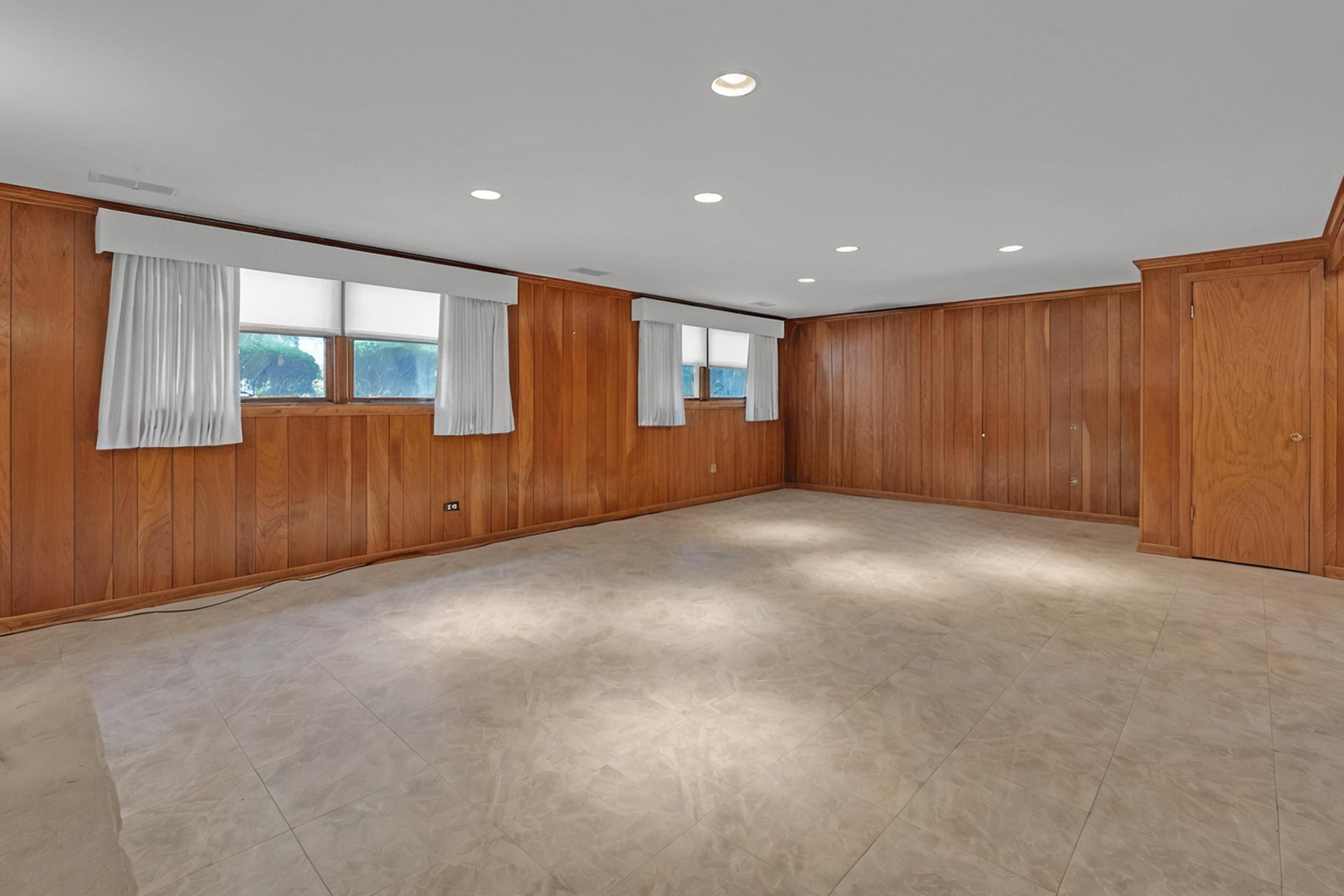 9700 S Kolmar Avenue Property Photo 22
