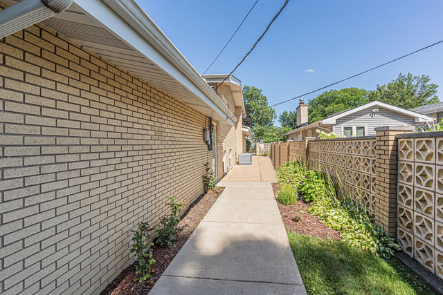 9700 S Kolmar Avenue Property Photo 27