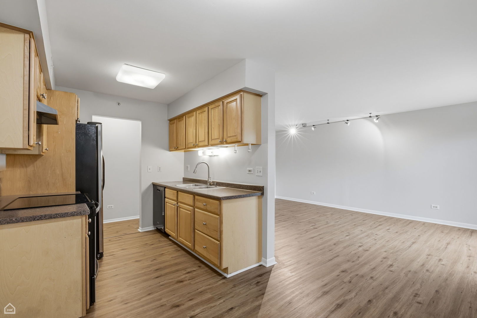 916 Casey Court 30-06 Property Photo 5