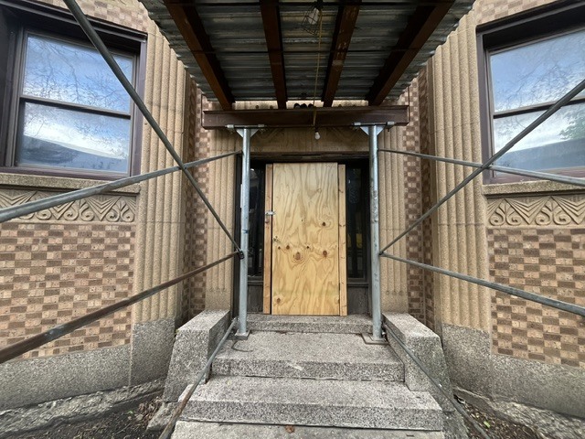 8620 S Drexel Avenue Property Photo 3
