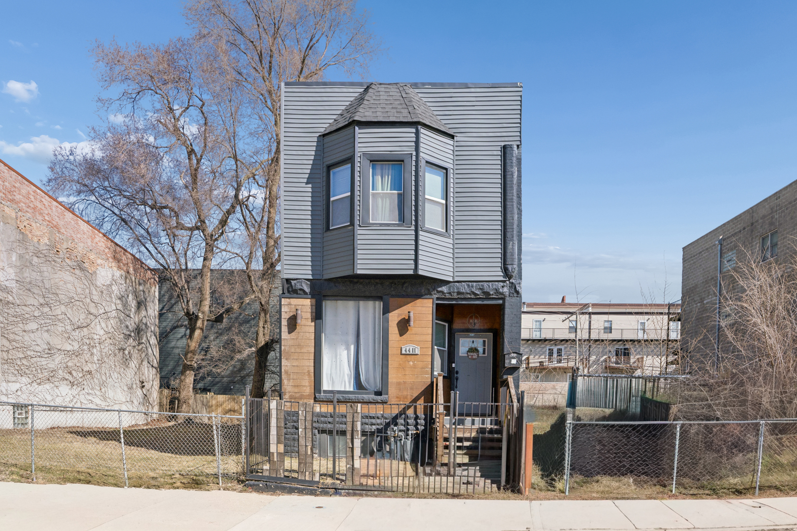 4411 S Calumet Avenue Property Photo 1