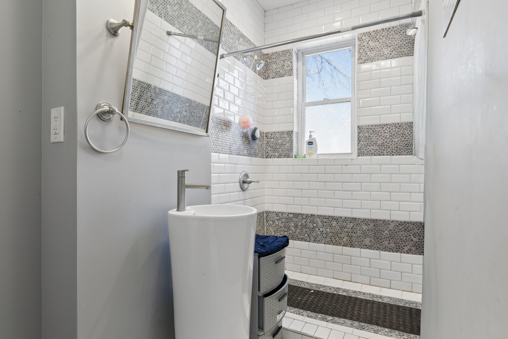 4411 S Calumet Avenue Property Photo 8