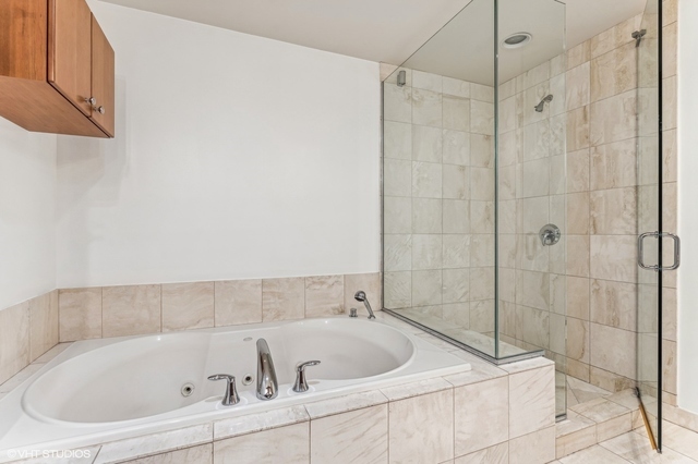 840 N Lake Shore Drive 1002 Property Photo 20