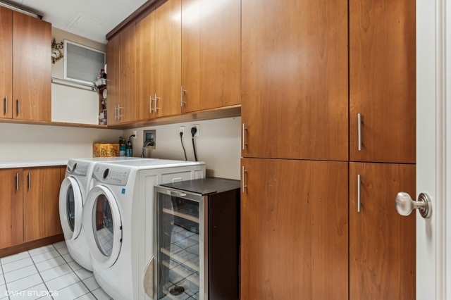 840 N Lake Shore Drive 1002 Property Photo 24