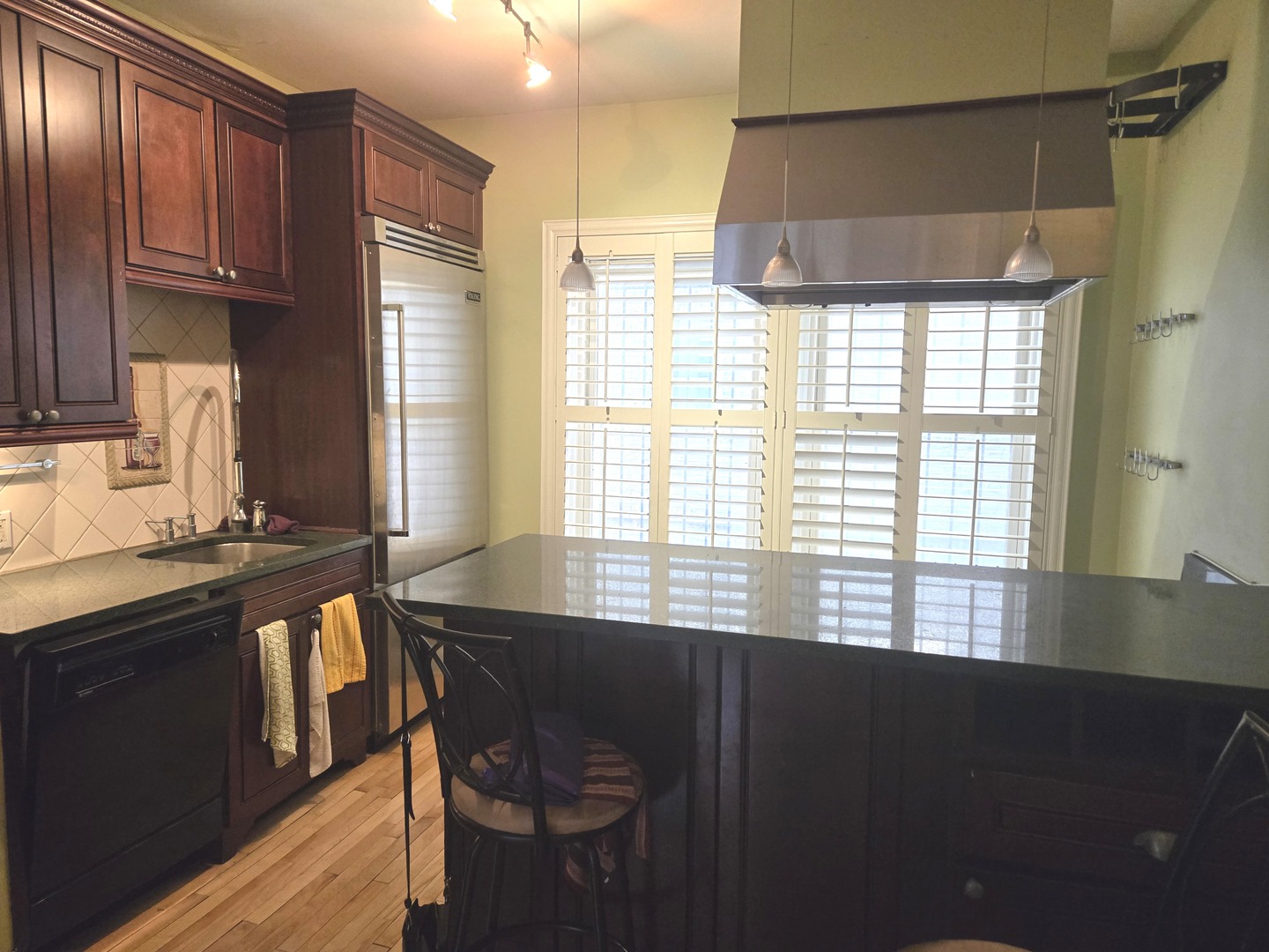 548 W Brompton Avenue 1e Property Photo 5