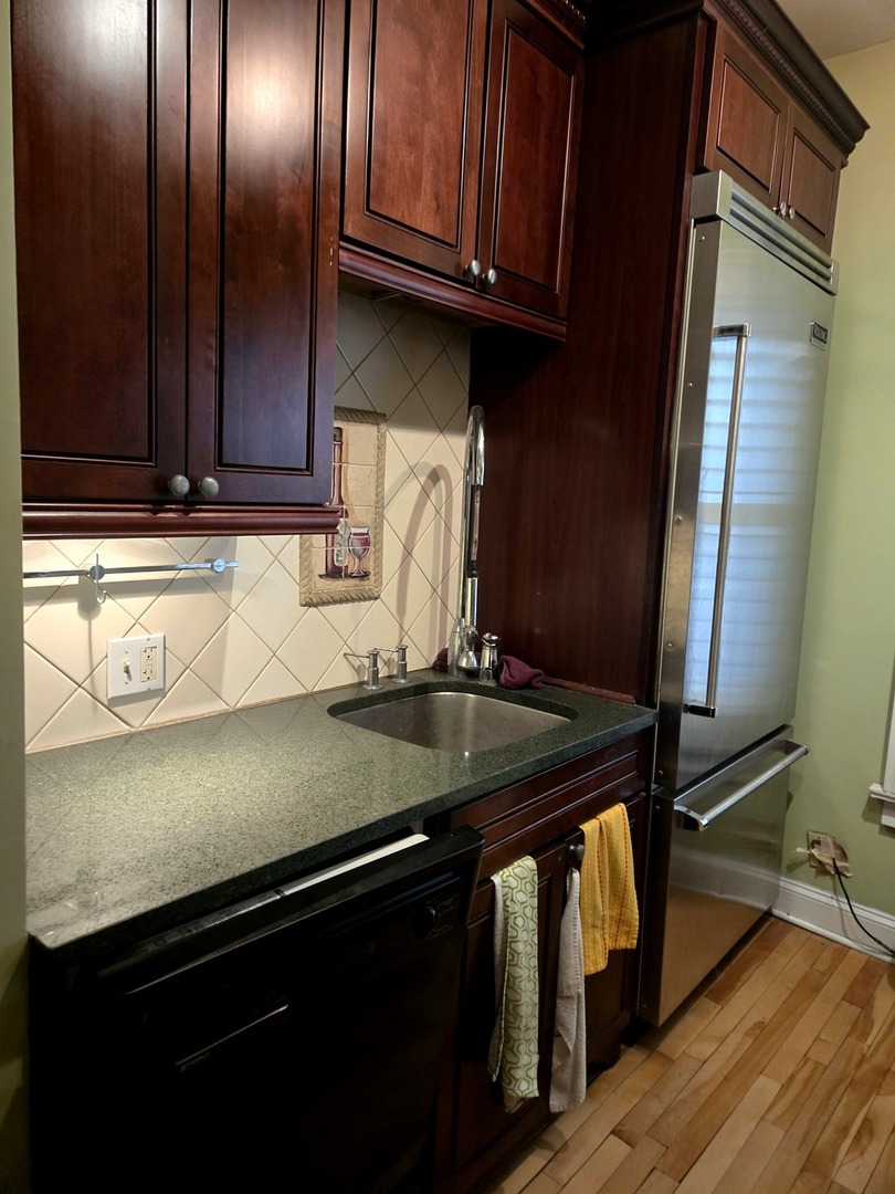 548 W Brompton Avenue 1e Property Photo 6