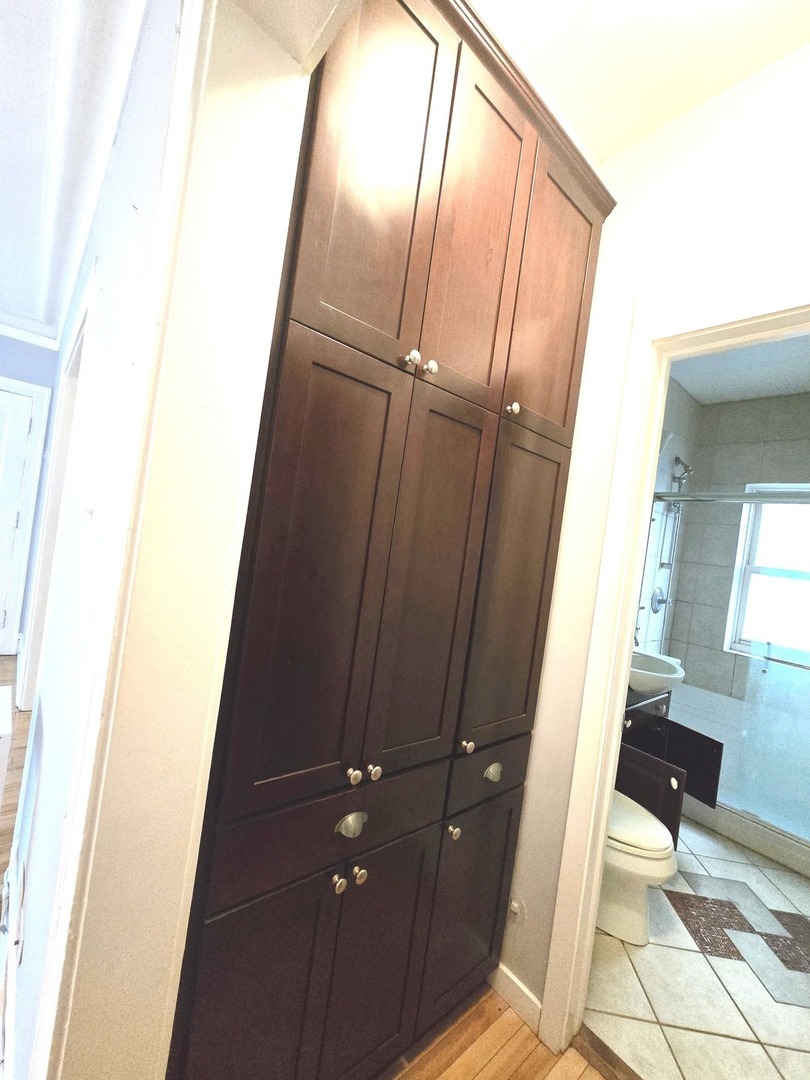 548 W Brompton Avenue 1e Property Photo 11