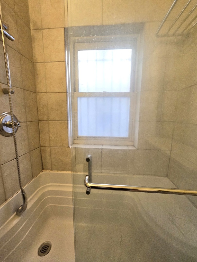 548 W Brompton Avenue 1e Property Photo 17