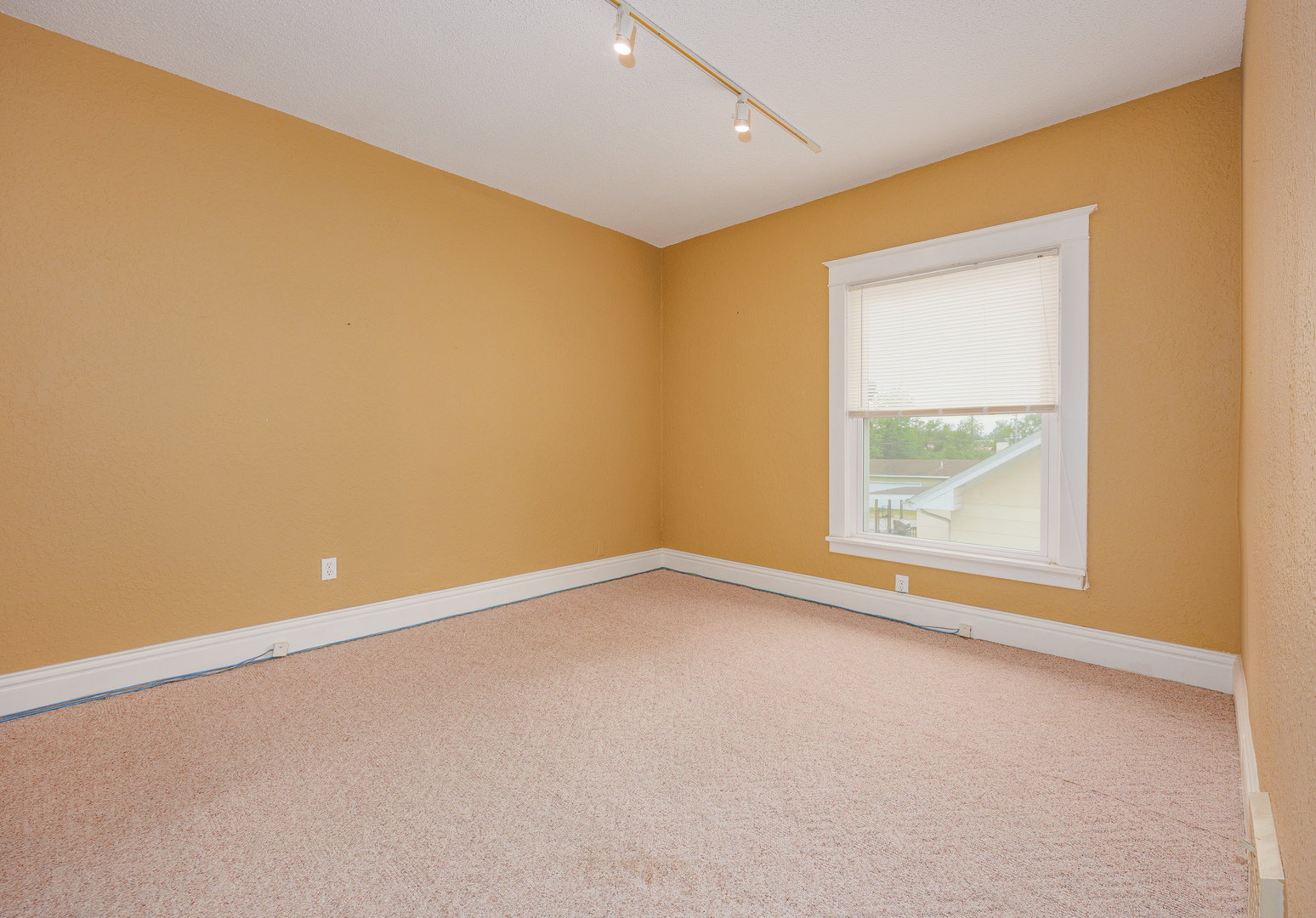 1015 W Main Street Property Photo 20