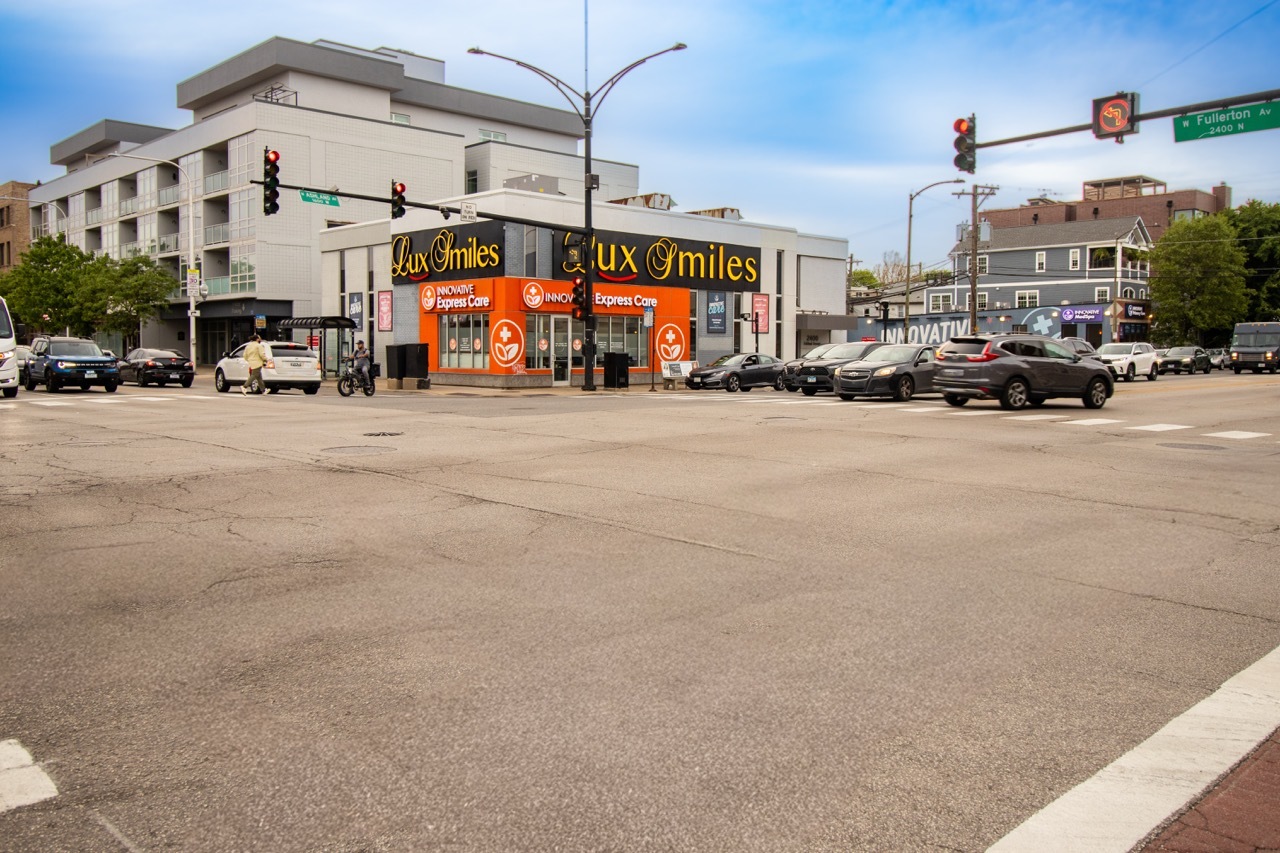 2400 N Ashland Avenue Property Photo 1