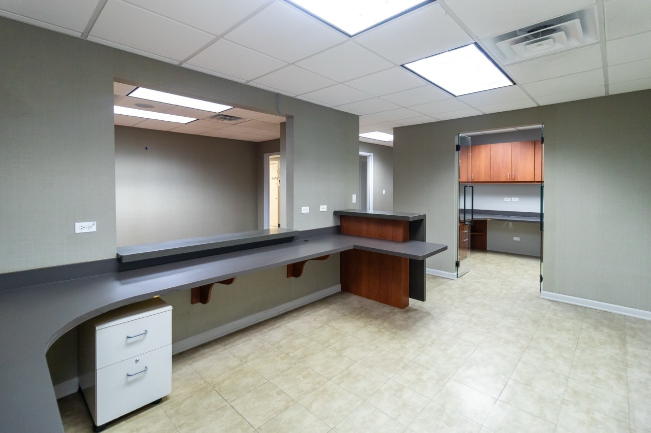 2400 N Ashland Avenue Property Photo 10
