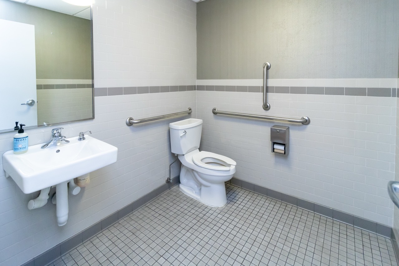 2400 N Ashland Avenue Property Photo 18