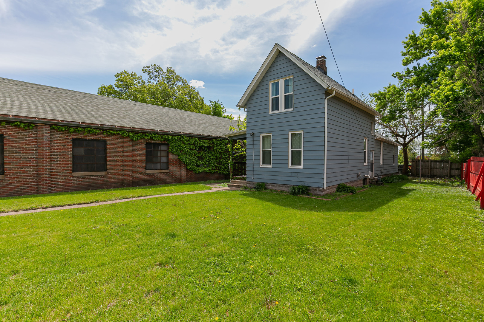 1545 W 2nd Street Property Photo 2