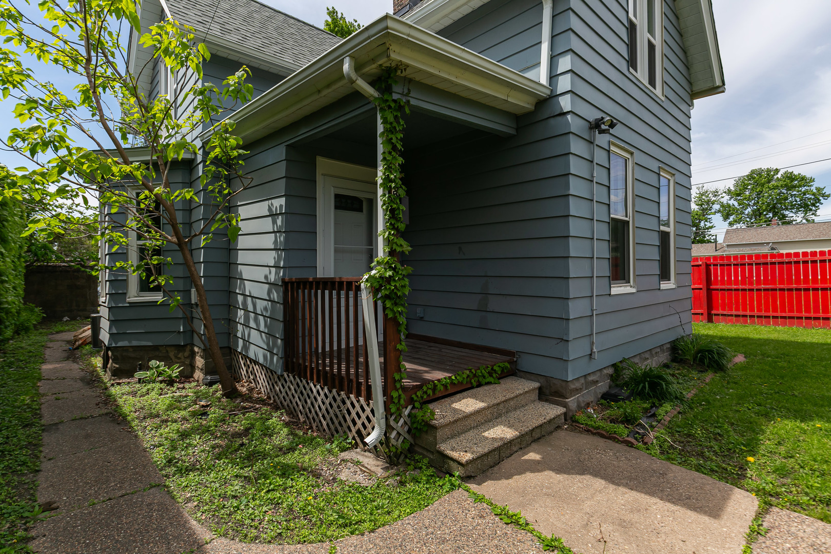 1545 W 2nd Street Property Photo 3