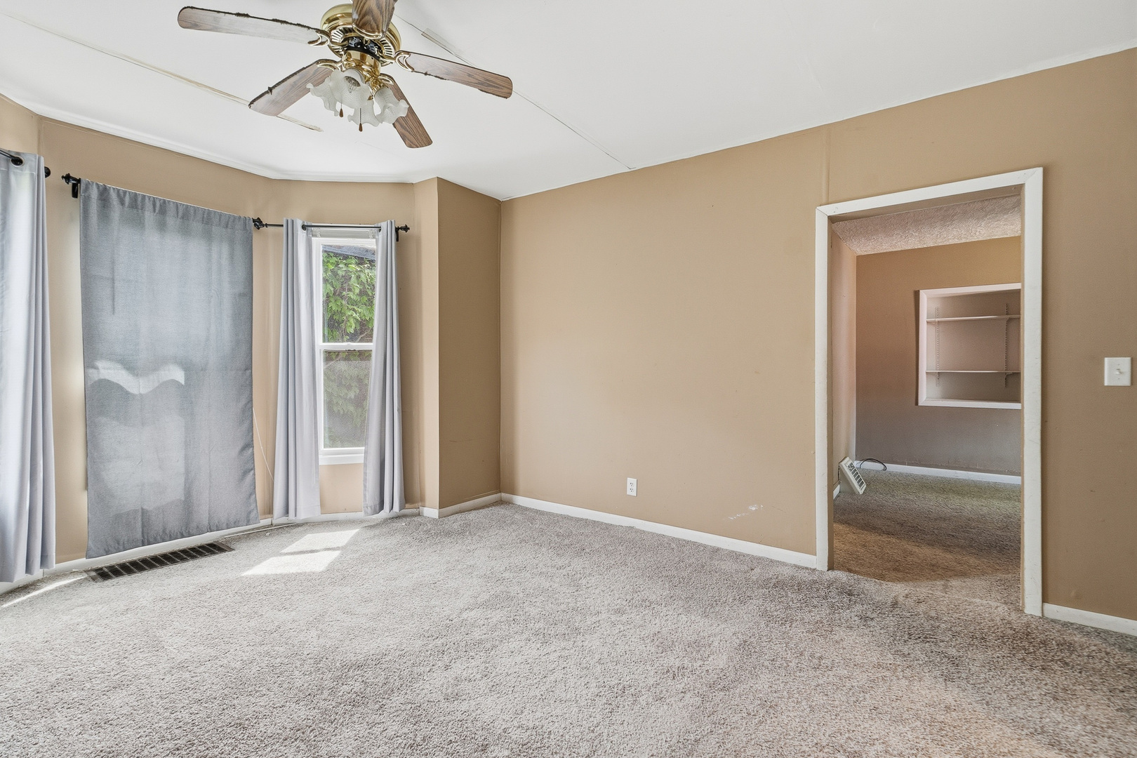 1545 W 2nd Street Property Photo 9