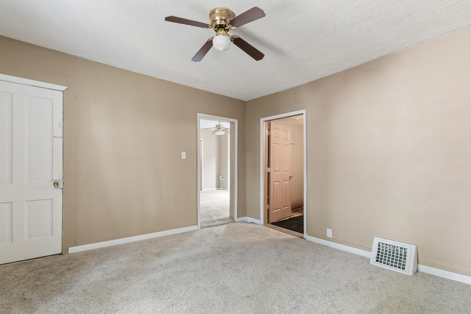 1545 W 2nd Street Property Photo 15