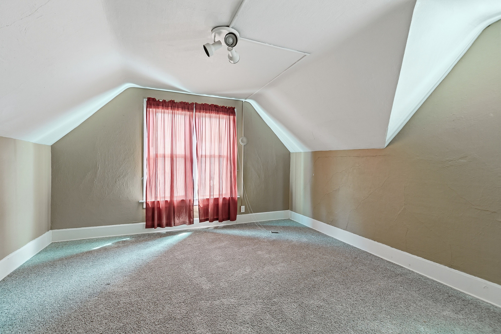 1545 W 2nd Street Property Photo 18