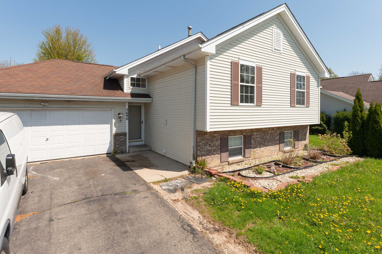 5696 Heidi Drive Property Photo 4
