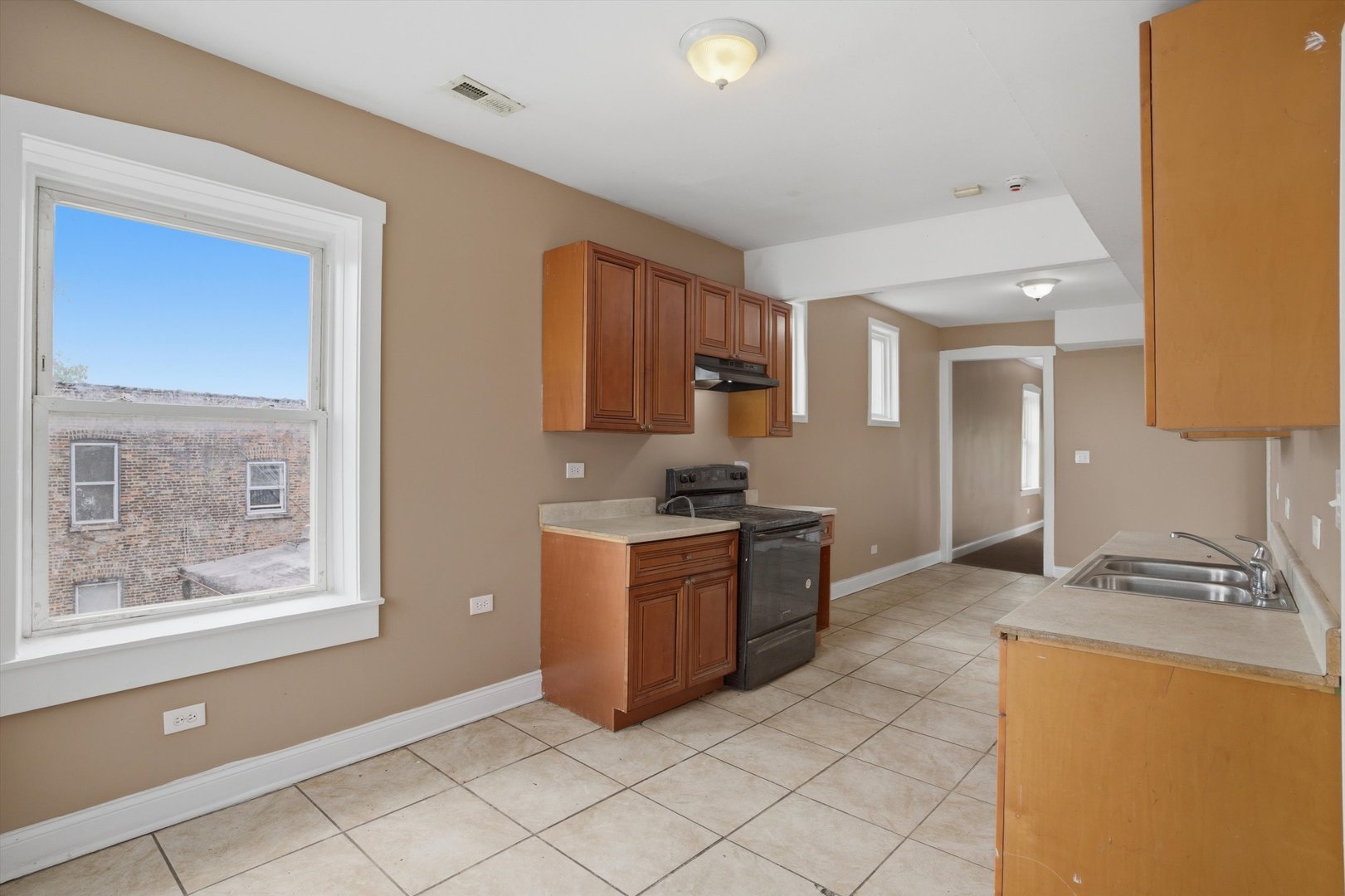 1311 S Harding Avenue Property Photo 9