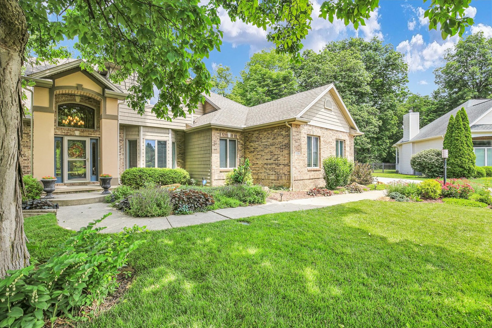 1516 River Bluff Drive Property Photo 3
