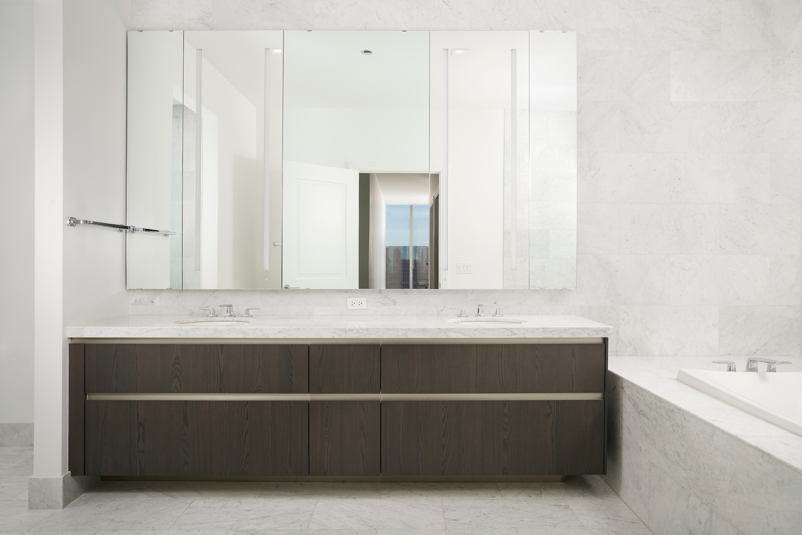 363 E Wacker Drive 3608 Property Photo 15