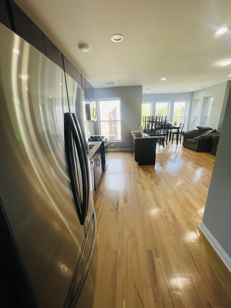 1411 E 67th Place 3e Property Photo 2