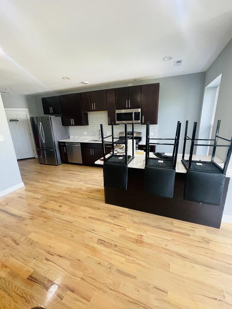 1411 E 67th Place 3e Property Photo 3