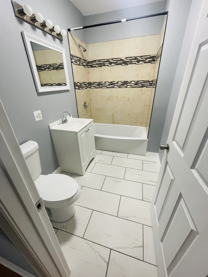 1411 E 67th Place 3e Property Photo 8