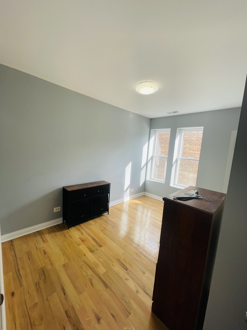 1411 E 67th Place 3e Property Photo 12